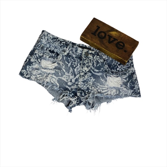 BILLABONG time keeps Floral Print Denim Distressed Shorty Shorts Size 5 - Picture 5 of 16